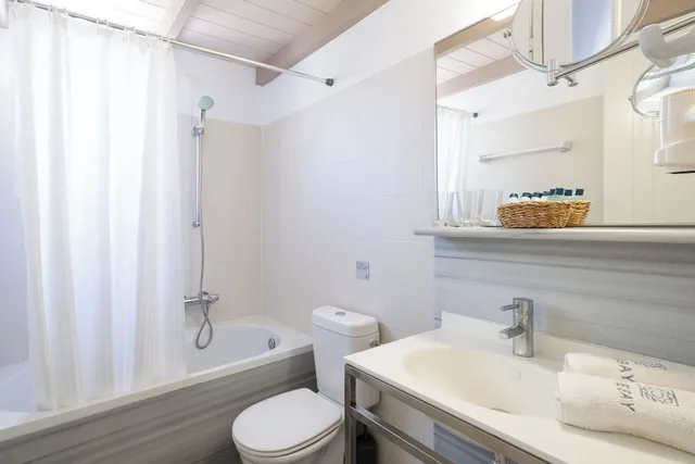 غرفة عائلية بسرير مزدوج وسريرين منفصلين، ROSEBAY HOTEL 4/5