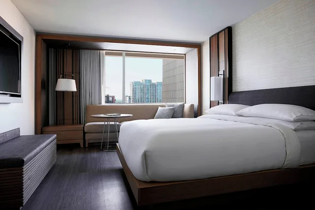 غرفة بسرير كينج لذوي الإعاقة، Charlotte Marriott City Center 1/3