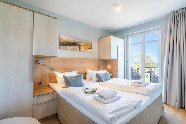 شقة بسرير مزدوج بإطلالة على البحر بغرفة نوم واحدة مع أريكة، SEETELHOTEL Ostseeresidenz Ahlbeck 2/8