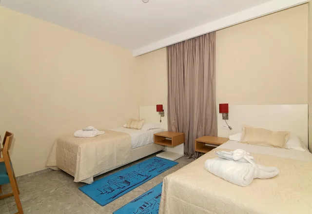 2 Bedrooms, Family, Double and Twin Beds, Lero Hotel 1/4