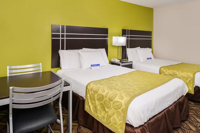 غرفة بسريرين مزدوجين للمدخنين، Americas Best Value Inn Pasadena Houston 3/4
