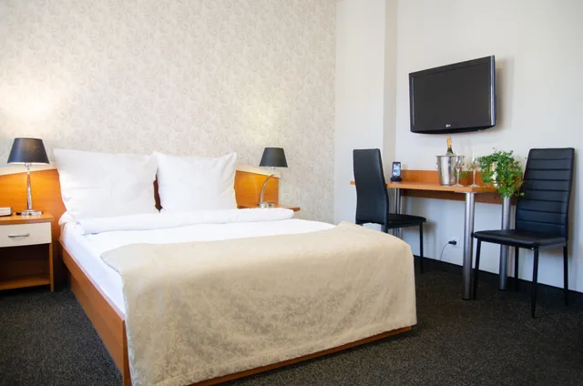 غرفة قياسية بسرير مزدوج، Atrium Hotel 1/6