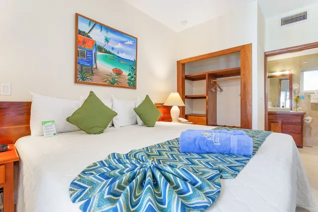 جناح بفراش فوتون وسريرين منفصلين بإطلالة على البحر بشرفة بغرفة نوم واحدة، SunBreeze Suites 2/6