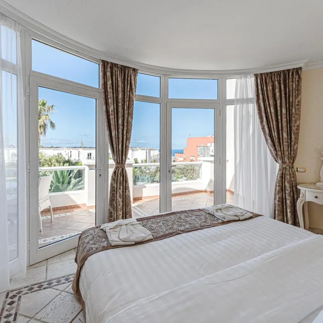 Deluxe, Suite, Private Pool, Flamingo Suites 1/10