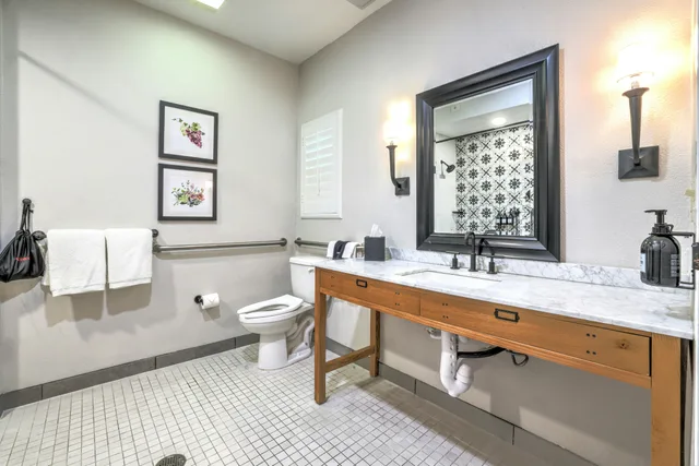 Room, King Bed, Patio, Accessible, The Lodge at Healdsburg, tapestry Collection by Hilton 4/5