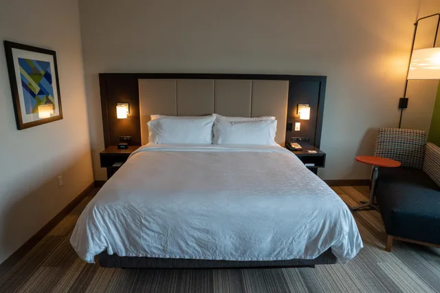 غرفة بسرير مزدوج لذوي الإعاقة، Holiday Inn Express and Suites Richburg 2/2