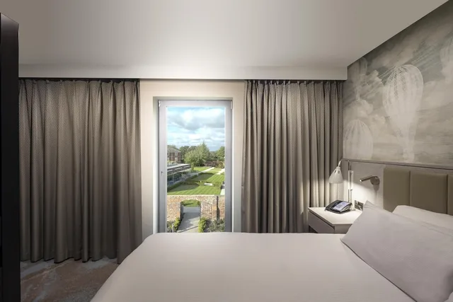 Deluxe, Family, King Bed, Sofa, DoubleTree by Hilton Hotel & Spa Chester 4/10