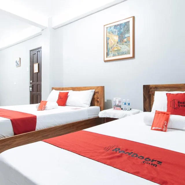 غرفة ديلوكس ثلاثية، RedDoorz Near Mall of Asia (RedDoorz Near Pasay Rotonda) 9/10