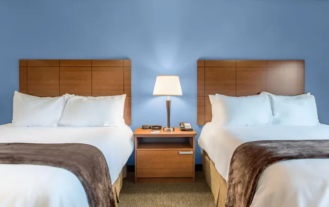 غرفة قياسية بسريرين كوين، My Place Hotel Bismarck Nd 8/10