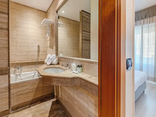 Superior, Double and Twin Beds, Hotel Diplomatic 7/7