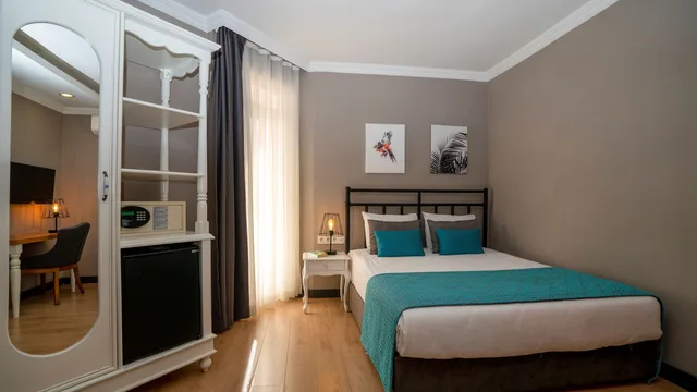 Standard, Double Bed, Azuu Boutique Hotel 5/9