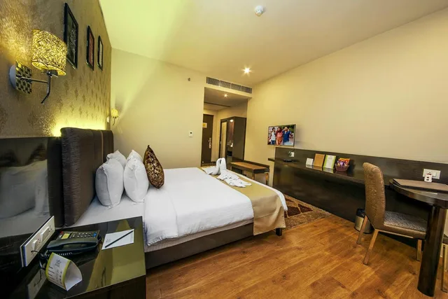 Hazel Suite، The Fern Residency Kolkata 2/3