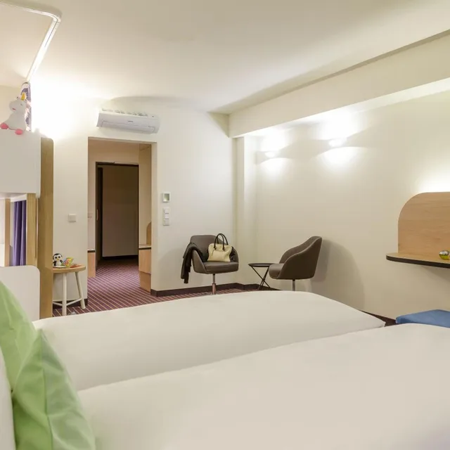 غرفة عائلية بسرير مزدوج وسرير بطابقين، ibis Styles Leipzig 8/10