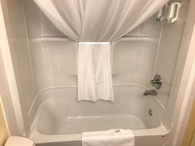 غرفة قياسية بسرير كوين يُسمح فيها بالحيوانات الأليفة، Quality Inn & Suites Whitecourt 9/9