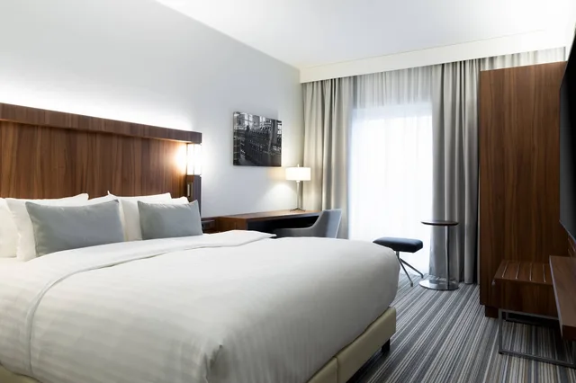 غرفة ديلوكس بسرير كينج، Courtyard By Marriott Tampere City 1/4