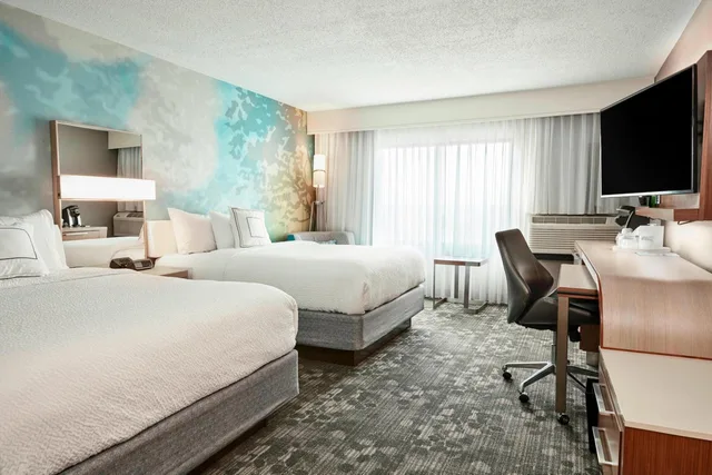 Room, Queen Bed, Accessible, Courtyard Cincinnati Airport South Florence 1/4
