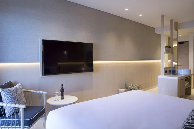 Deluxe, Double Bed, Pool View, Shared Pool، MERAVIA Leonardo Limited Edition 4/10