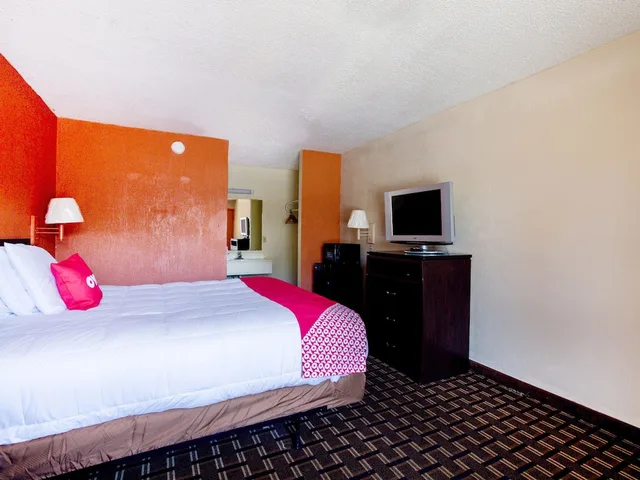 غرفة بسرير كينج للمدخنين، OYO Hotel Pensacola I-10 & Hwy 29 3/8