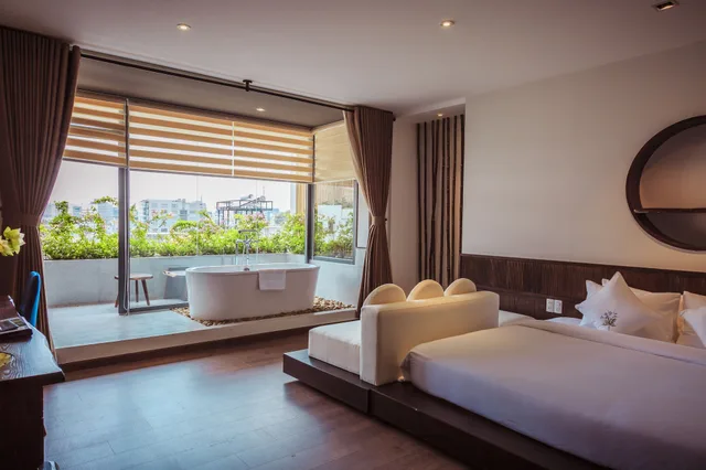 Signature, King Bed, Cochin Zen Hotel 1/4