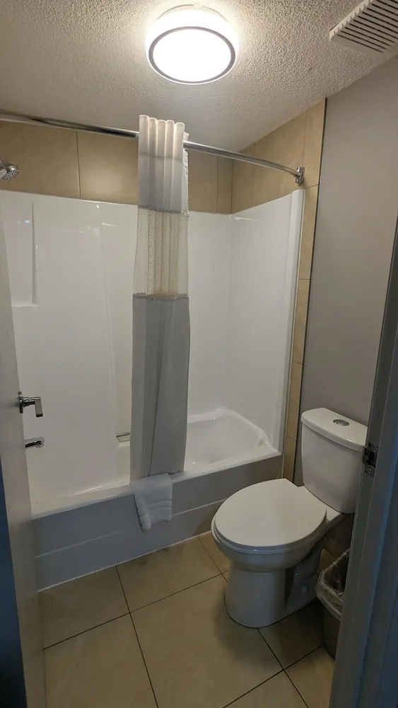 غرفة ديلوكس بسريرين كوين، Ramada by Wyndham Medicine Hat 4/4