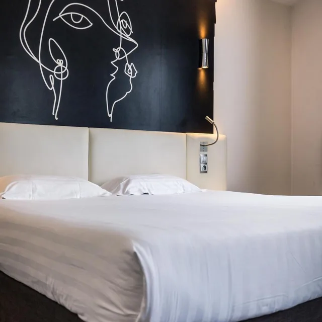 غرفة ثلاثية مع أريكة، Hotel Montparnasse Saint Germain 4/5