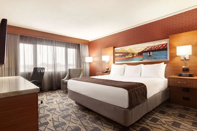 Room, King Bed, Radisson Hotel La Crosse 7/10