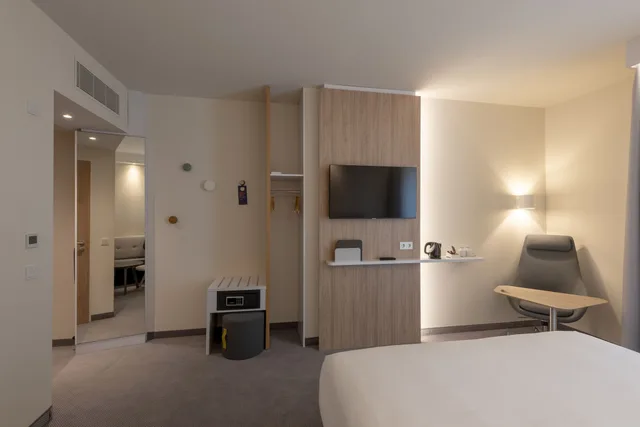 غرفة قياسية ركنية بسرير كوين، Holiday Inn Express Munich North, an IHG Hotel 2/5