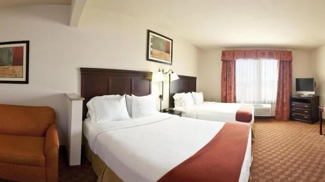 جناح بسريرين كوين بمنطقة جلوس، Holiday Inn Express Hotel Suites Athens 4/8