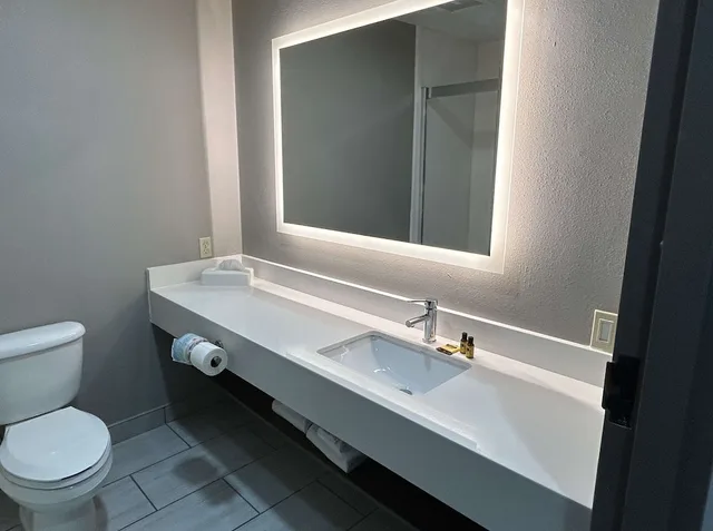 غرفة قياسية بسريرين كوين، Best Western Plus Pocomoke City 6/7