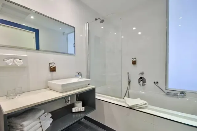 غرفة ثلاثية بإطلالة على المسبح، db Seabank Resort and Spa 2/2