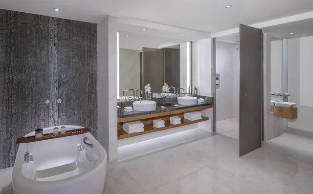 جناح بسرير كينج بإطلالة على البحر بشرفة، Park Hyatt Abu Dhabi Hotel & Villa - Saadiyat island 7/8