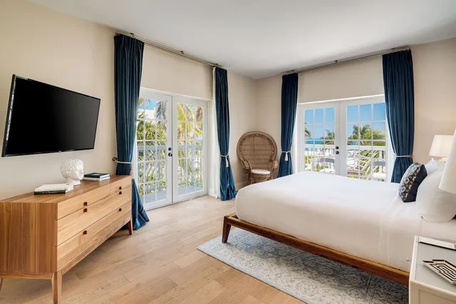 Junior Suite, King Bed, Ocean Front, Balcony، The Savoy Hotel & Beach Club 2/3