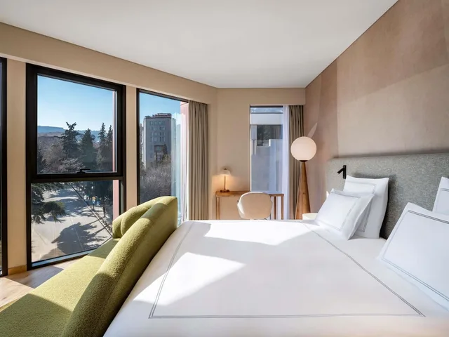 Swiss, Deluxe, Double Bed، Swissotel Tbilisi 2/9