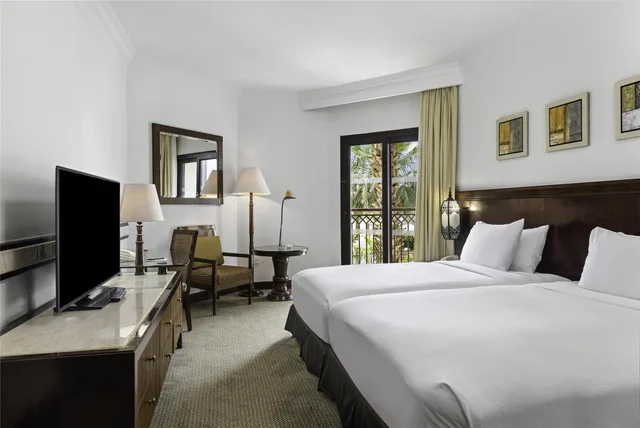 Guest Room, Twin Beds, Partial River View، Hilton Luxor Resort and Spa 1/14