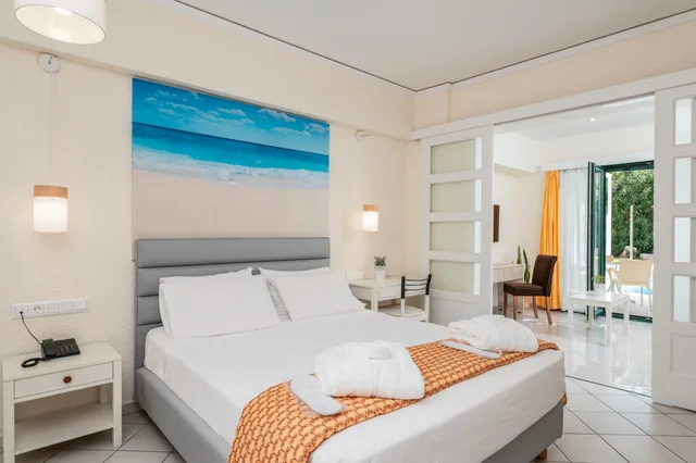 Suite, Adult Only, Private Pool، Hydrele Beach 2/6