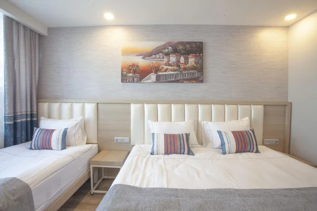 غرفة ديلوكس ثلاثية بإطلالة على المدينة، Old Town Point Hotel & Spa Antalya 1/10