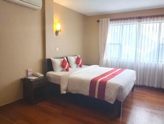 غرفة قياسية بسرير كينج وسرير كوين، Lux Riverside Hotel & Apartment 1/5