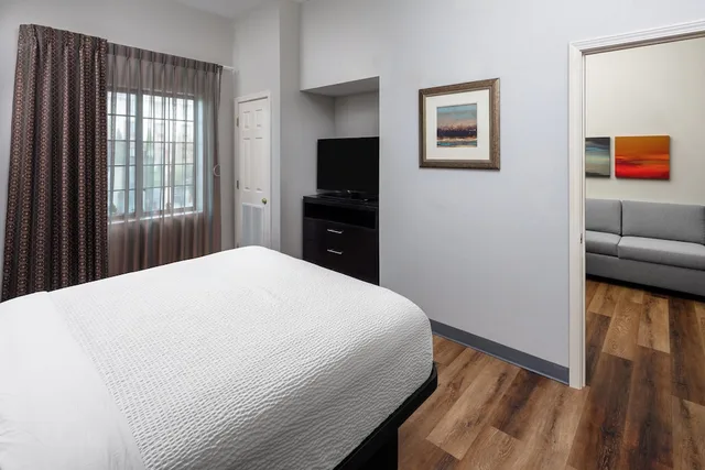 جناح بسرير كينج بغرفة نوم واحدة بمطبخ، Staybridge Suites O Fallon Chesterfield 1/8