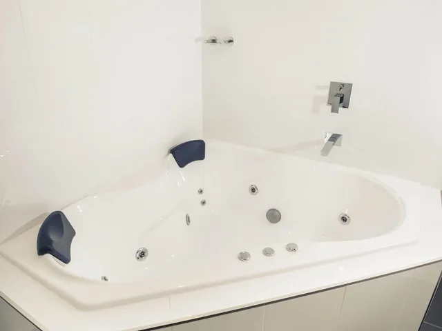 جناح بريميير بسرير كينج بحوض جاكوزي، Mercure Warragul 5/5