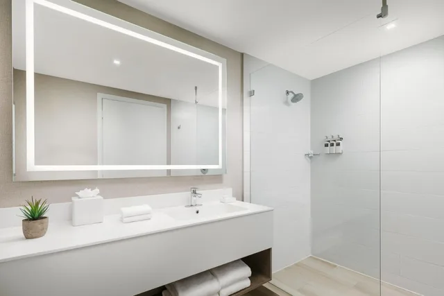 1 Bedroom, Grand, Deluxe, Suite, King Bed, Balcony, Corner, The Altair Hotel Bay Harbor Miami 3/4