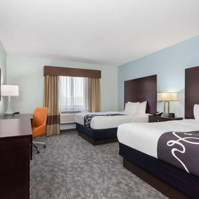 غرفة بسريرين كوين لذوي الإعاقة، La Quinta Inn & Suites by Wyndham Bonita Springs Naples N. 3/10