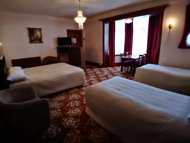 جناح تنفيذي بسرير كوين وسرير فردي، MOTEL MAYFAIR ON CAVELL 2/3