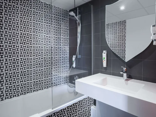 غرفة عائلية رباعية بسرير مزدوج مع أريكة، Ibis Styles Carcassonne La Cite 4/8