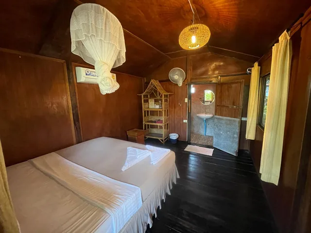 Bungalow, Double Bed, with Fan، Pen S Bungalow 3/3