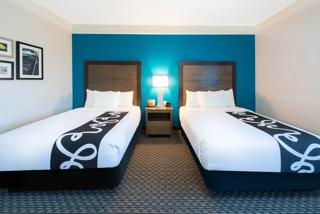 غرفة بسريرين مزدوجين، La Quinta Inn & Suites by Wyndham Tampa Brandon Regency Park 1/5