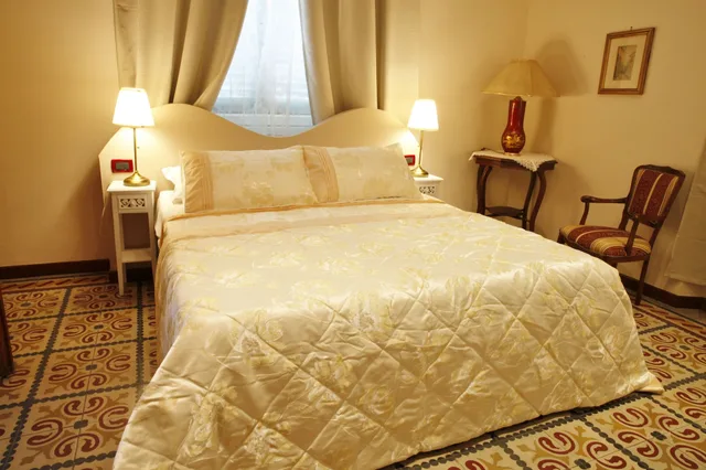 Room, Double Bed, Lucca Relais 3/10