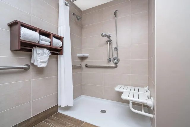 غرفة لذوي الإعاقة، Ramada By Wyndham Minneapolis Golden Valley 4/5