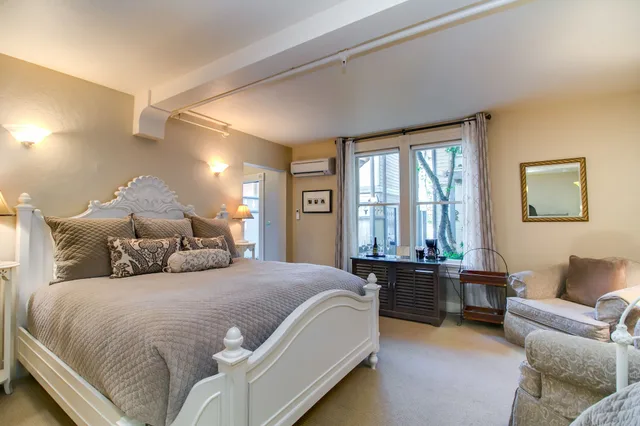 Room, King Bed, Winchester Inn 2/3