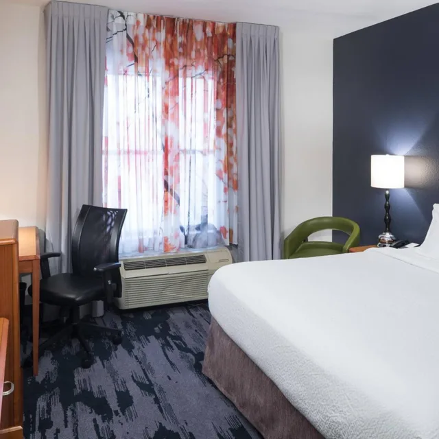 Room, King Bed, Bathtub, Accessible, Fairfield Inn And Suites Orlando At Seaworld 2/10