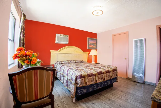 غرفة بسرير كوين للمدخنين، Sands Motel By OYO El Paso near Airport 1/5